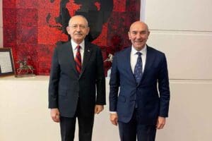 Cumhuriyet Halk Partisi (CHP) Genel Başkanı Kemal Kılı&ccedil;daroğlu'nu Ankara'da makamında
