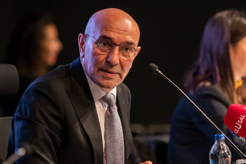 İzmir B&uuml;y&uuml;kşehir Belediye Başkanı Tun&ccedil; Soyer, Narlıdere Metrosu&rsquo;nda&nbsp;ilk t&uuml;nelin&nbsp;kazma işleminin