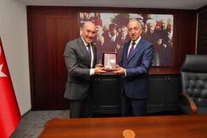 İzmir B&uuml;y&uuml;kşehir Belediye Başkanı Tun&ccedil; Soyer, İzmir İl M&uuml;ft&uuml;s&uuml; Salih