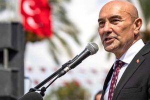 İzmir’in 100. Kurtuluş yıldönümünde Tarkan konserinde yaptığı konuşmayla eleştirilerin hedefi