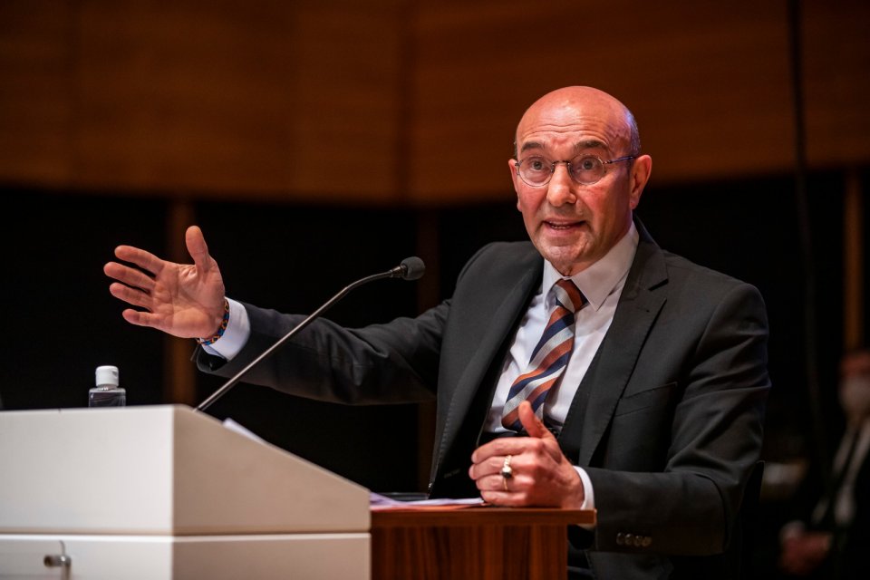 İzmir B&uuml;y&uuml;kşehir Belediyesi Ocak ayı meclis oturumunun son b&ouml;l&uuml;m&uuml;nde konuşan