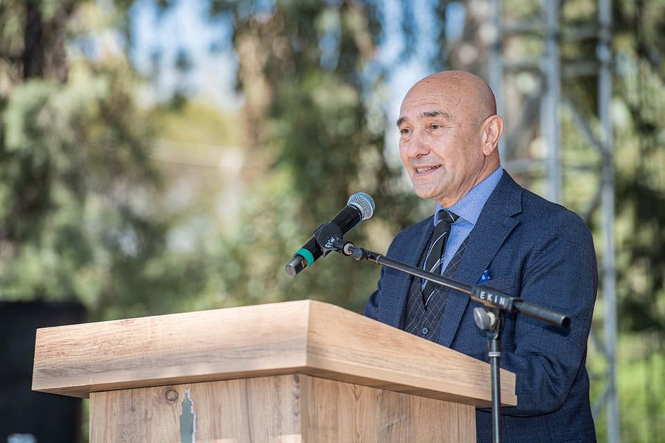 D&uuml;nya Romanlar G&uuml;n&uuml; kapsamında K&uuml;lt&uuml;rpark'ta d&uuml;zenlenen etkinlikte konuşan İzmir B&uuml;y&uuml;şkehir