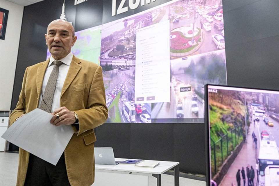 İzmir Büyükşehir Belediyesi sel afetinde evleri ve işyerleri zarar görenler