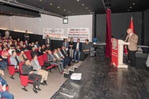 İzmir B&uuml;y&uuml;kşehir Belediye Başkanı Tun&ccedil; Soyer, g&uuml;vencesiz &ccedil;alışan sokak emek&ccedil;ileriyle