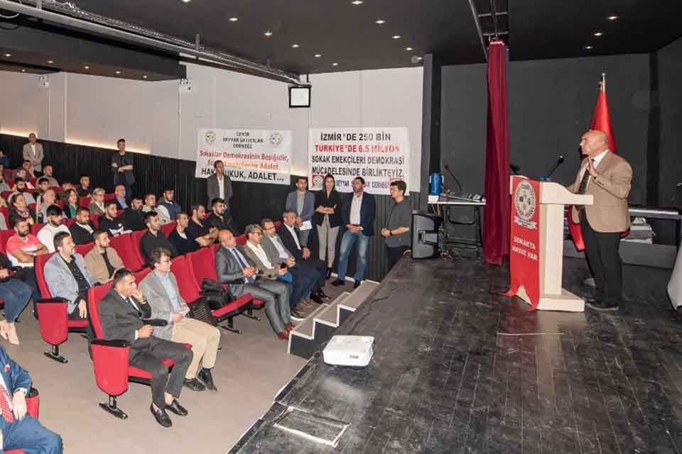 İzmir B&uuml;y&uuml;kşehir Belediye Başkanı Tun&ccedil; Soyer, g&uuml;vencesiz &ccedil;alışan sokak emek&ccedil;ileriyle