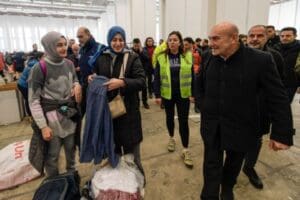 Maraş'ta meydana gelen ve b&ouml;lgedeki 10 kenti etkileyen,&nbsp;35 bini aşkın