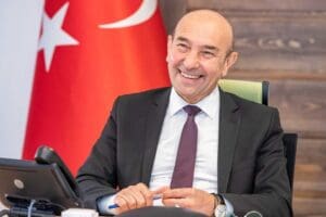 İzmir B&uuml;y&uuml;kşehir Belediye Başkanı Tun&ccedil; Soyer, yayımladığı yeni yıl mesajında