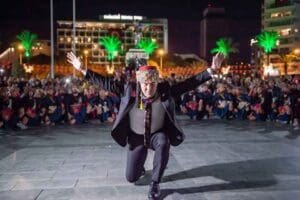İzmir&rsquo;de 29 Ekim Cumhuriyet Bayramı coşkusu zeybek g&ouml;sterisi, fener alayı