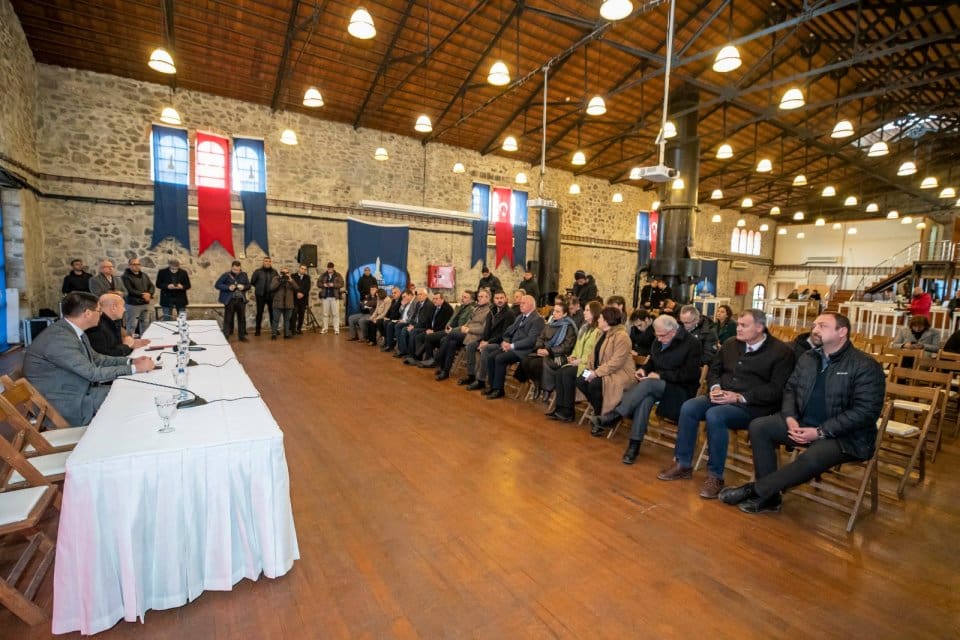 İzmir B&uuml;y&uuml;kşehir Belediye Başkanı Tun&ccedil; Soyer, 10 kenti etkileyen deprem
