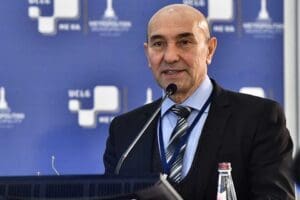 Başkan Soyer, 'Tekne Bakım Malzemeleri Desteği' kapsamında k&uuml;&ccedil;&uuml;k balık&ccedil;ılara destek