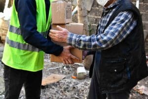 İzmir B&uuml;y&uuml;kşehir Belediyesi, giderek ağırlaşan ekonomik krizin etkilediği ihtiya&ccedil; sahibi