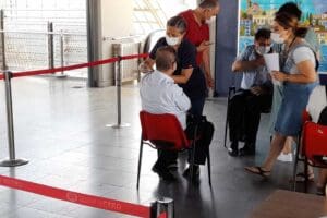 Başkan Soyer, daha &ouml;nce&nbsp;sadece hastane ve sağlık ocaklarında yapılan korona