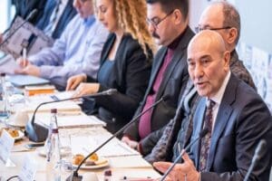 &Uuml;lkemizde yaşanan deprem felaketi nedeniyle ertelendiği duyurulan İkinci Y&uuml;zyılın İktisat
