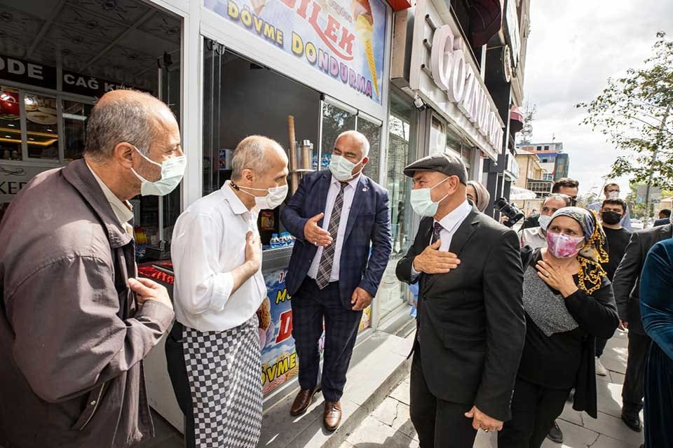 İzmir B&uuml;y&uuml;kşehir Belediye Başkanı Tun&ccedil; Soyer, Doğu Anadolu B&ouml;lgesi'ndeki kardeş