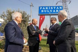 İzmir B&uuml;y&uuml;kşehir Belediye Başkanı Tun&ccedil; Soyer ve Pakistan'ın Ankara B&uuml;y&uuml;kel&ccedil;isi