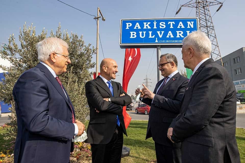 İzmir B&uuml;y&uuml;kşehir Belediye Başkanı Tun&ccedil; Soyer ve Pakistan'ın Ankara B&uuml;y&uuml;kel&ccedil;isi