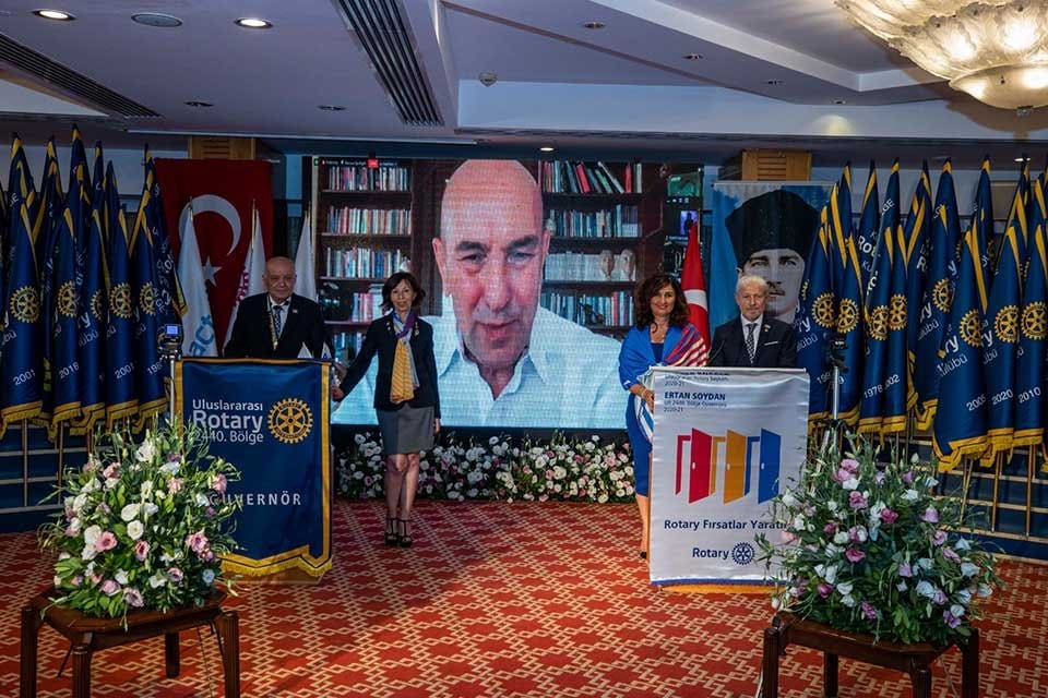 İzmir B&uuml;y&uuml;kşehir Belediye Başkanı Tun&ccedil; Soyer, 30 Ekim'de İzmir'i sarsan