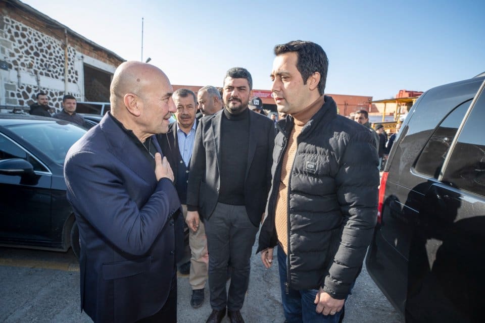 İzmir B&uuml;y&uuml;kşehir Belediye Başkanı Tun&ccedil; Soyer, Hatay&rsquo;ın depremde tek bir