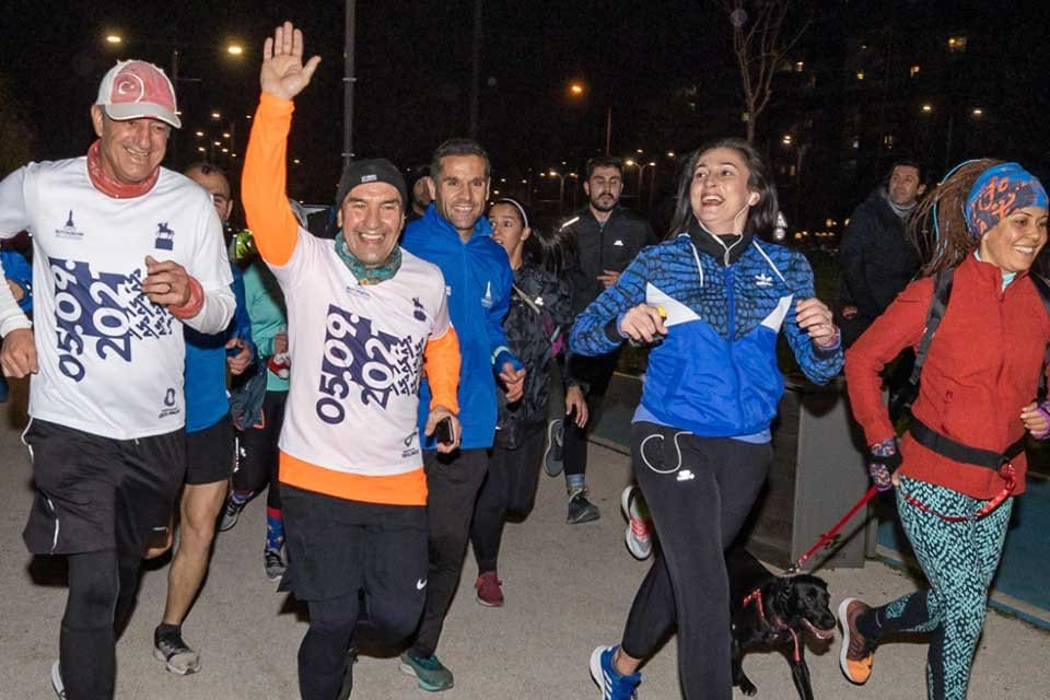 İzmir B&uuml;y&uuml;kşehir Belediye Başkanı Tun&ccedil; Soyer&rsquo;in İzmir&rsquo;i spor kenti yapma