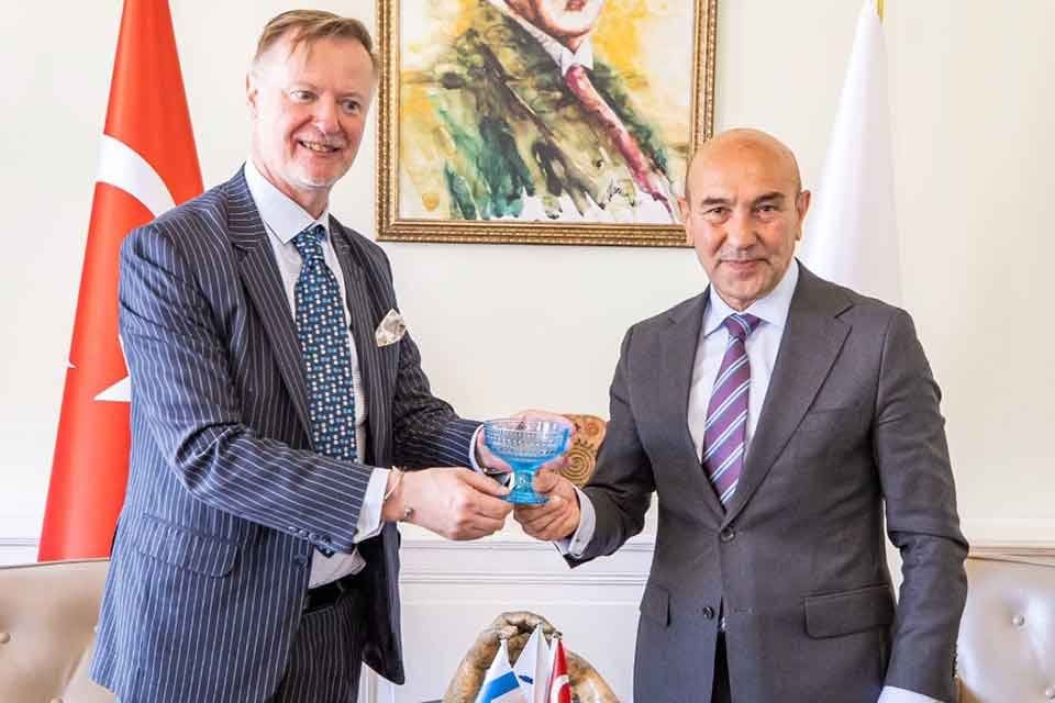 İzmir B&uuml;y&uuml;kşehir Belediye Başkanı Tun&ccedil; Soyer, Finlandiya&rsquo;nın Ankara B&uuml;y&uuml;kel&ccedil;isi Ari