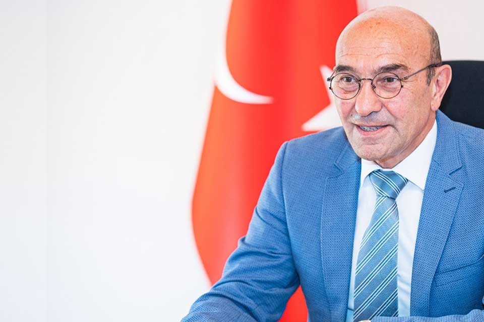 İzmir B&uuml;y&uuml;kşehir Belediye Başkanı Tun&ccedil; Soyer, Fitch Ratings tarafından yayımlanan