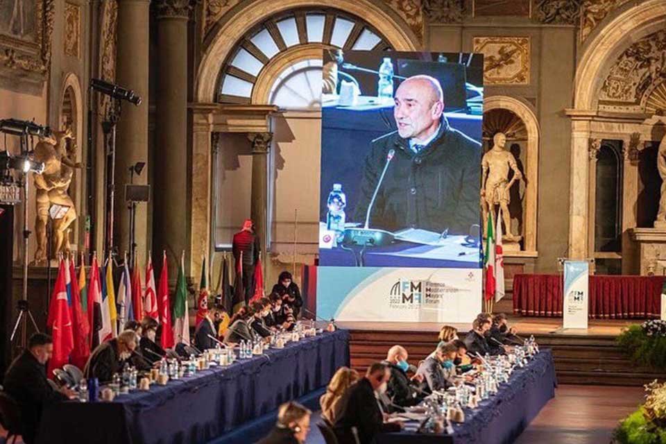 Floransa'da d&uuml;zenlenen Barışın &Ouml;nc&uuml;s&uuml; Akdeniz Belediye Başkanları Forumu'nun kapanış oturumunda