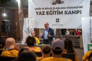 İzmir Büyükşehir Belediye Başkanı Tunç Soyer geleceğin şehir ve bölge