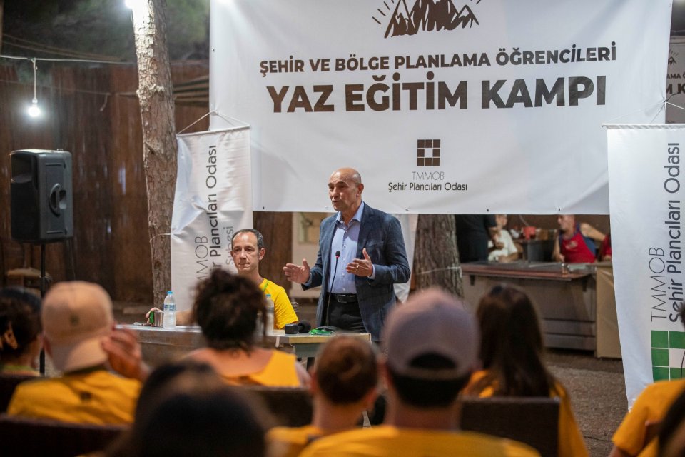 İzmir Büyükşehir Belediye Başkanı Tunç Soyer geleceğin şehir ve bölge