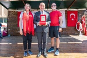 İzmir B&uuml;y&uuml;kşehir Belediye Başkanı Tun&ccedil; Soyer, &Ouml;zel İzmir Amerikan Koleji