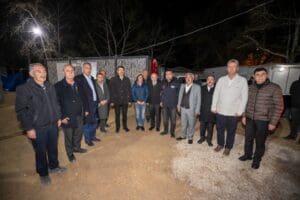İzmir B&uuml;y&uuml;kşehir Belediye Başkanı Tun&ccedil; Soyer, depremden etkilenen Adıyaman'ın Harmanlı