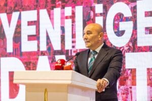 İzmir B&uuml;y&uuml;kşehir Belediye Başkanı Tun&ccedil; Soyer, İkinci Y&uuml;zyılın İktisat Kongresi'nin