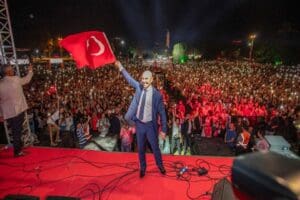 İzmir B&uuml;y&uuml;kşehir Belediye Başkanı Tun&ccedil; Soyer, İzmir'in kurtuluşunun 100. yılı
