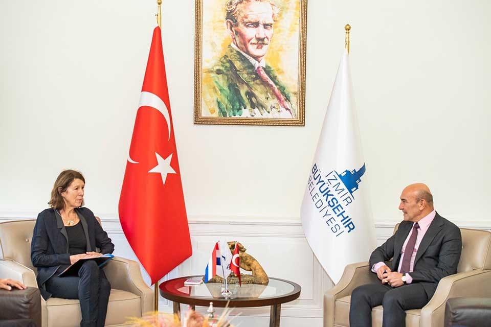 İzmir B&uuml;y&uuml;kşehir Belediye Başkanı Tun&ccedil; Soyer, Hollanda&rsquo;nın Ankara B&uuml;y&uuml;kel&ccedil;isi Marjanne