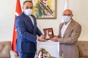 İzmir B&uuml;y&uuml;kşehir Belediye Başkanı Tun&ccedil; Soyer, İran'ın İstanbul Başkonsolosu Javad