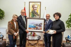 İsve&ccedil;&rsquo;in Ankara B&uuml;y&uuml;kel&ccedil;isi Staffan Herrstr&ouml;m İzmir B&uuml;y&uuml;kşehir Belediye Başkanı Tun&ccedil;