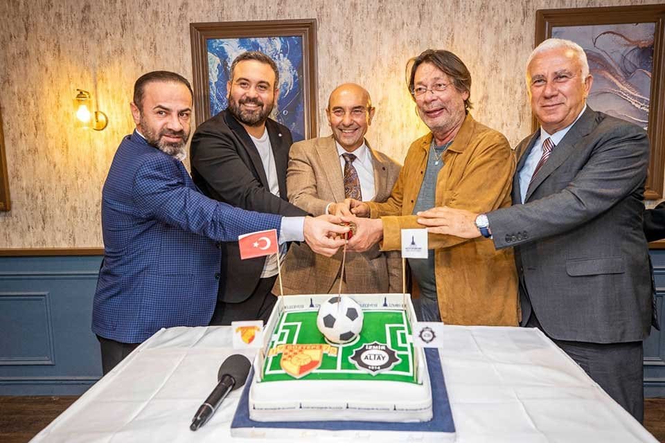 İzmir B&uuml;y&uuml;kşehir Belediye Başkanı Tun&ccedil; Soyer 18 yıl sonra S&uuml;per