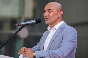 İzmir B&uuml;y&uuml;kşehir Belediye Başkanı Tun&ccedil; Soyer Kentimiz İzmir Derneği tarafından