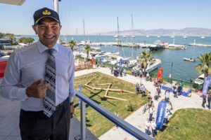 İzmir Büyükşehir Belediye Başkanı Tunç Soyer, bugün Üçkuyular’daki İzmir Marina’nın
