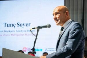 İzmir B&uuml;y&uuml;kşehir Belediye Başkanı Tun&ccedil; Soyer, İzmir&acute;in k&uuml;lt&uuml;rel zenginliği i&ccedil;erisinde