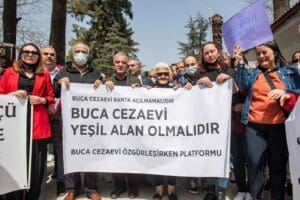 İzmir B&uuml;y&uuml;kşehir Belediye Başkanı Tun&ccedil; Soyer&rsquo;in yıkım &ccedil;alışmaları başlayan Buca