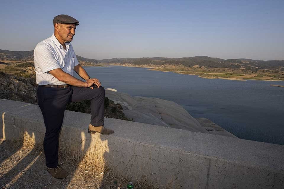 İzmir B&uuml;y&uuml;kşehir Belediye Başkanı Tun&ccedil; Soyer'in Gediz Nehri'ndeki kirlilik kaynaklarını