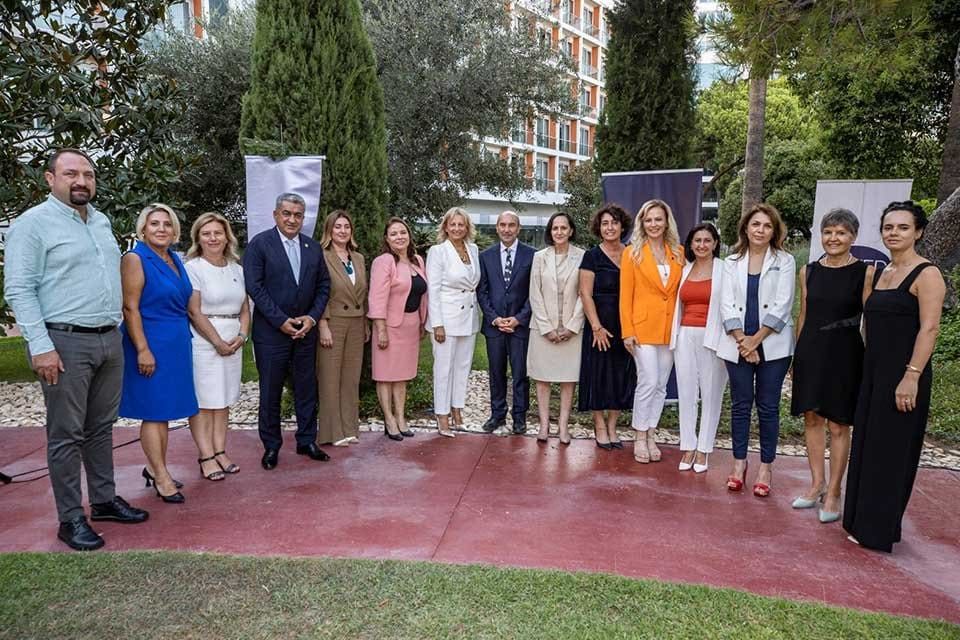 İzmir B&uuml;y&uuml;kşehir Belediye Başkanı Tun&ccedil; Soyer, T&uuml;rkiye'de ilk olma &ouml;zelliği