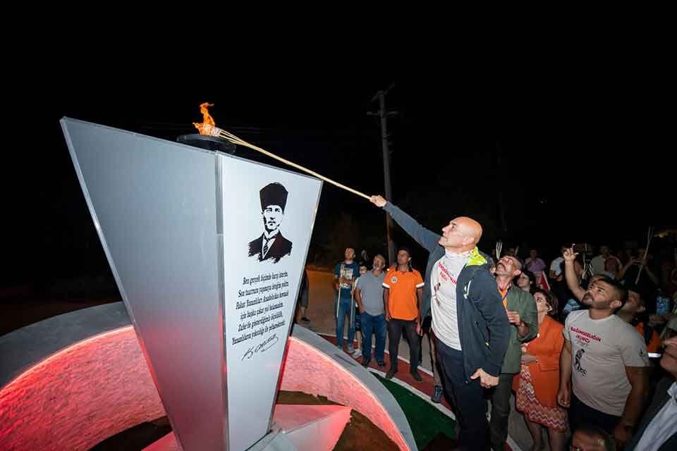 Zafer Kafilesi adım adım İzmir&rsquo;e yaklaşıyor. İzmir B&uuml;y&uuml;kşehir Belediye Başkanı