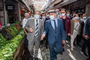 İzmir Büyükşehir Belediye Başkanı Tunç Soyer, hem altyapısı hem de