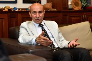 İzmir Büyükşehir Belediye Başkanı Tunç Soyer, mültecilere yönelik yaptığı açıklamada,