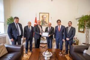 İzmir B&uuml;y&uuml;kşehir Belediye Başkanı Tun&ccedil; Soyer, yeni kurulan ve kentin