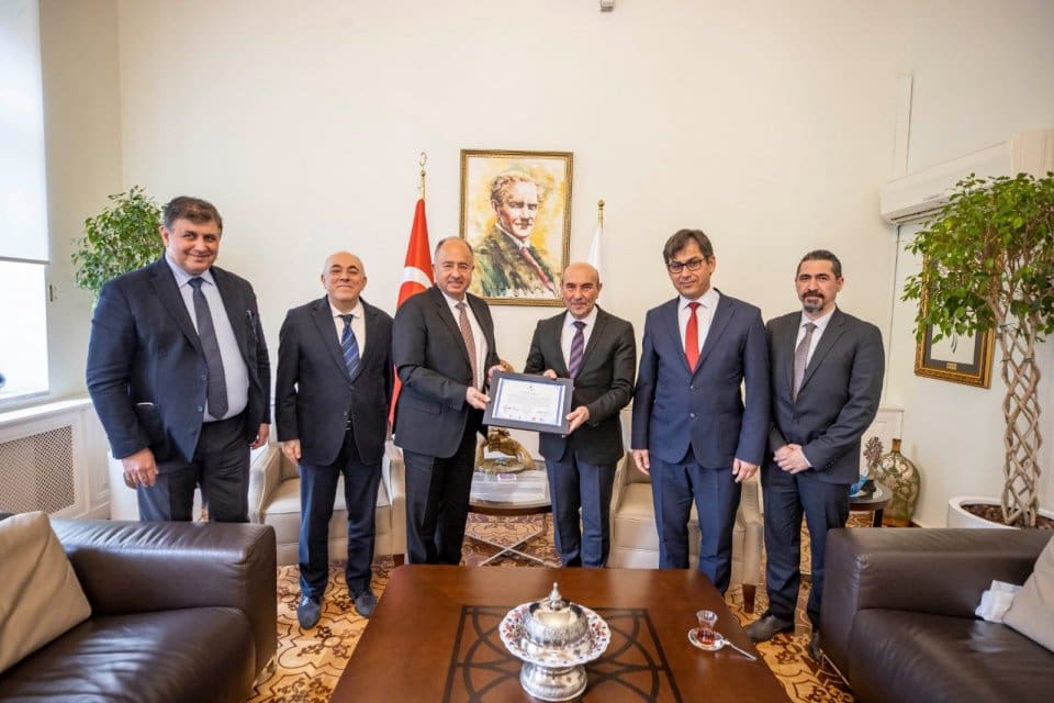 İzmir B&uuml;y&uuml;kşehir Belediye Başkanı Tun&ccedil; Soyer, yeni kurulan ve kentin