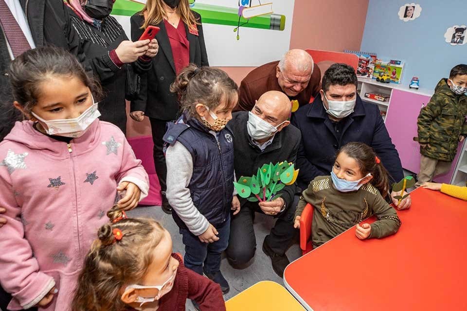 İzmir B&uuml;y&uuml;kşehir Belediye Başkanı Tun&ccedil; Soyer&rsquo;in &ccedil;ocukların sosyal gelişimlerine katkı