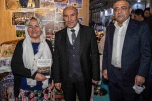 İzmir B&uuml;y&uuml;kşehir Belediye Başkanı Tun&ccedil; Soyer, Diyarbakır&rsquo;da d&uuml;zenlenen 1. Mezopotamya