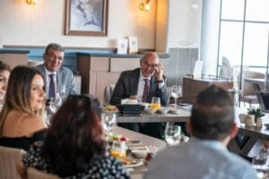 İzmir B&uuml;y&uuml;kşehir Belediye Başkanı Tun&ccedil; Soyer, &Ccedil;iğli&rsquo;deki mahalle muhtarlarıyla bir
